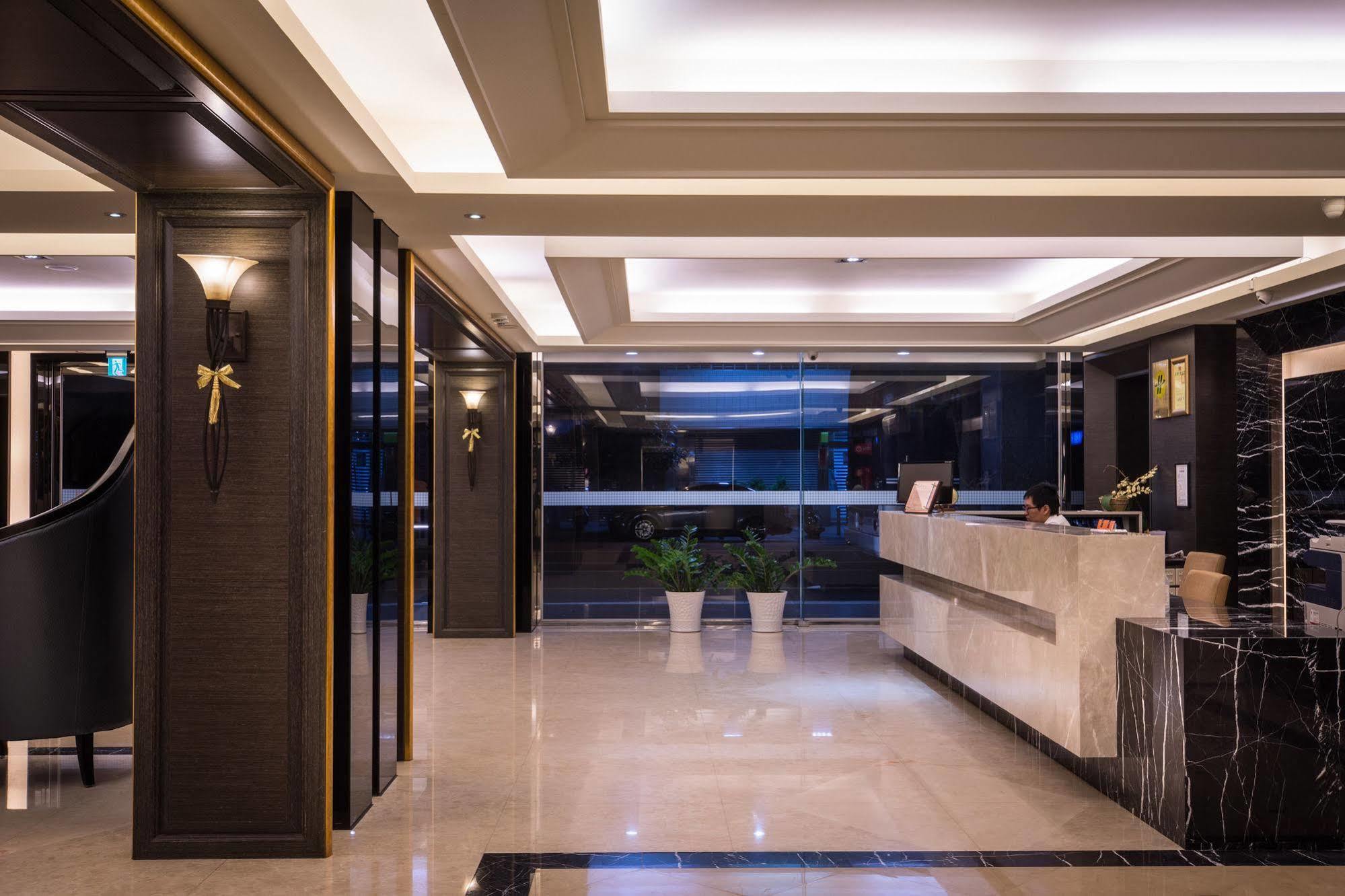 Felicity Business Hotel Taichung Exterior photo